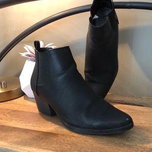 Heeled black booties